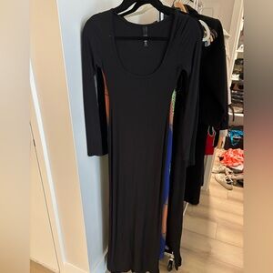 Skims soft lounge long sleeve maxi dress size
MP BLACK